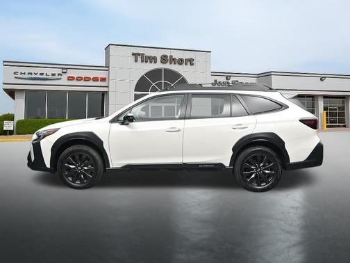 Crystal White Pearl 2025 Subaru Outback Onyx Edition