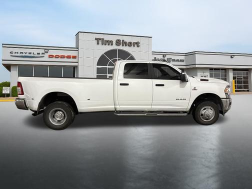 2024 RAM 3500 Big Horn Crew Cab 4x4 8' Box