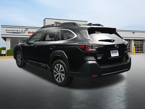 Crystal Black Silica 2023 Subaru Outback Premium