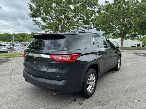 Graphite Metallic 2020 Chevrolet Traverse LT Cloth