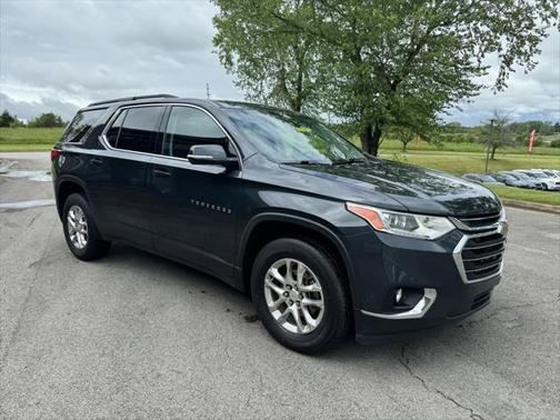 Graphite Metallic 2020 Chevrolet Traverse LT Cloth
