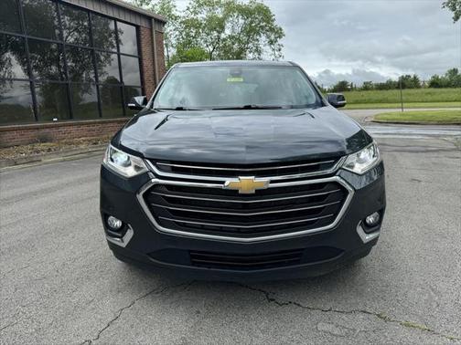 Graphite Metallic 2020 Chevrolet Traverse LT Cloth
