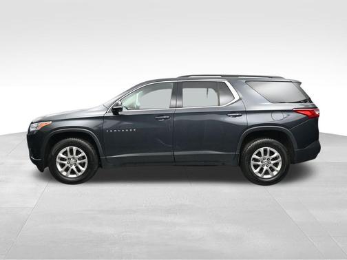 Graphite Metallic 2020 Chevrolet Traverse LT Cloth