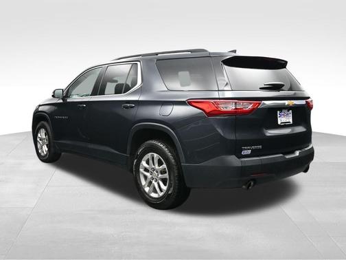 Graphite Metallic 2020 Chevrolet Traverse LT Cloth