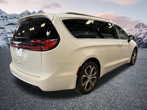 Bright White Clearcoat 2026 Chrysler Pacifica L