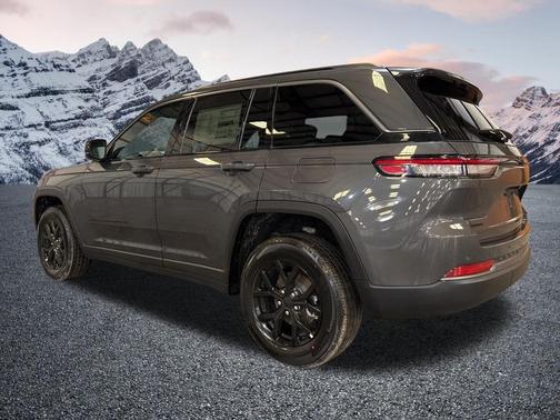 Baltic Gray Metallic Clearcoat 2026 Jeep Grand Cherokee Altitude