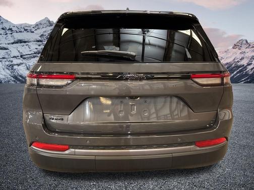Baltic Gray Metallic Clearcoat 2026 Jeep Grand Cherokee Altitude