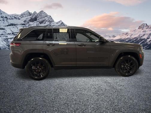 Baltic Gray Metallic Clearcoat 2026 Jeep Grand Cherokee Altitude