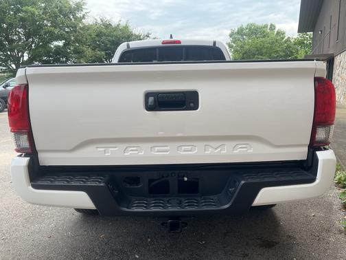 2022 Toyota Tacoma SR