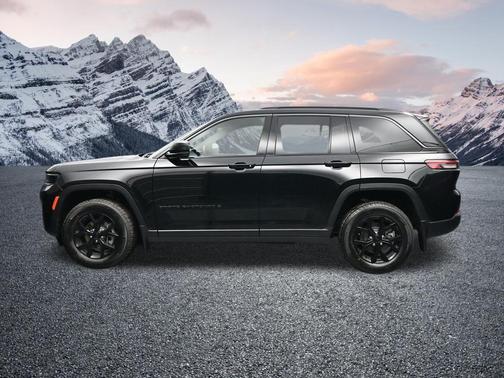 Diamond Black Crystal Pearlcoat 2026 Jeep Grand Cherokee Altitude