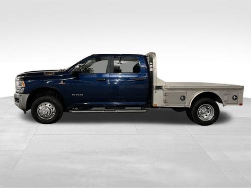 2022 RAM 3500 Big Horn Crew Cab 4x4 8' Box