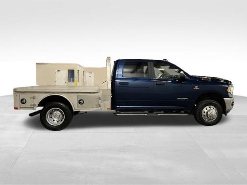 2022 RAM 3500 Big Horn Crew Cab 4x4 8' Box