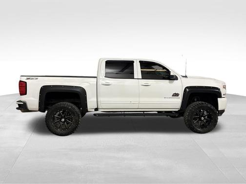 Summit White 2018 Chevrolet Silverado 1500 2LT