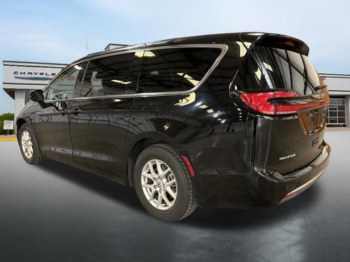 Diamond Black Crystal Pearlcoat 2024 Chrysler Pacifica Touring L