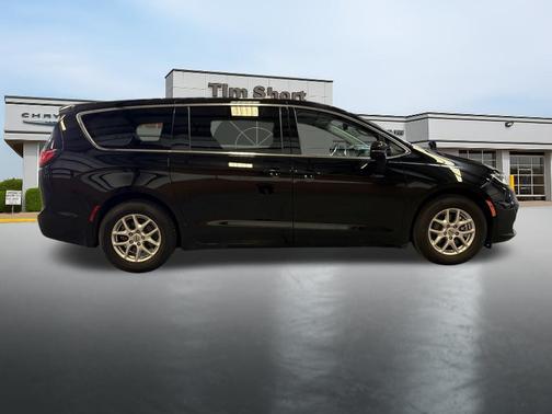 Diamond Black Crystal Pearlcoat 2024 Chrysler Pacifica Touring L