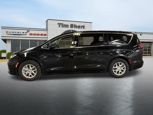 Diamond Black Crystal Pearlcoat 2024 Chrysler Pacifica Touring L