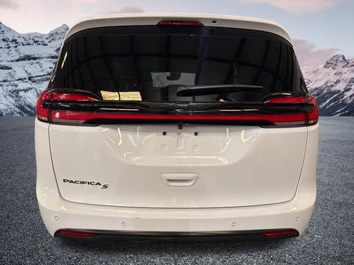 Bright White Clearcoat 2026 Chrysler Pacifica L