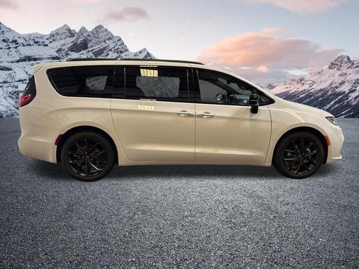 Bright White Clearcoat 2026 Chrysler Pacifica L