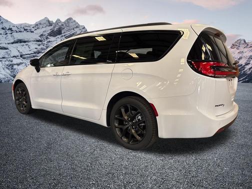 Bright White Clearcoat 2026 Chrysler Pacifica L