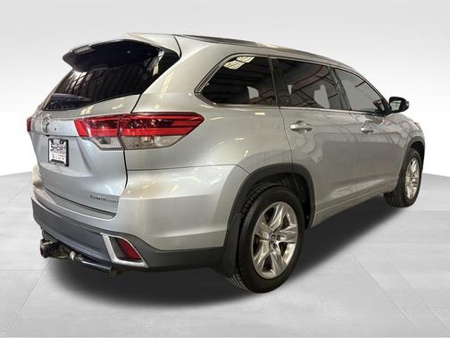 Celestial Silver Metallic 2017 Toyota Highlander Limited