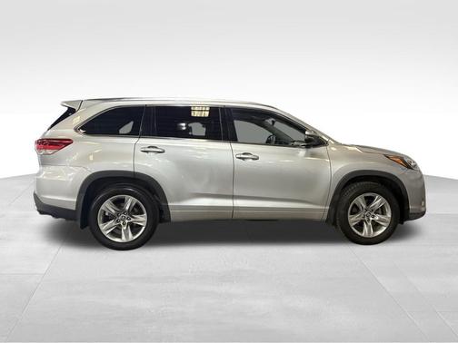 Celestial Silver Metallic 2017 Toyota Highlander Limited