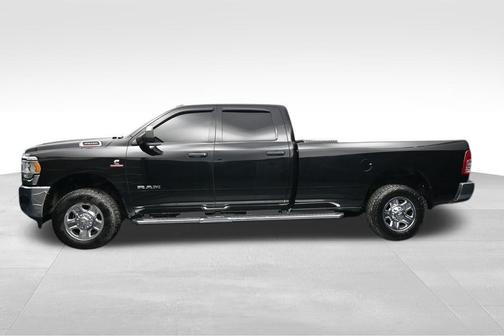 Diamond Black Crystal Pearlcoat 2020 RAM 3500 Tradesman Crew Cab 4x4 8' Box