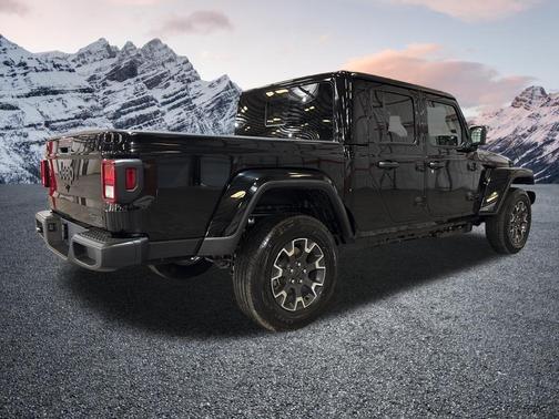 Black Clearcoat 2026 Jeep Gladiator Sahara 4x4