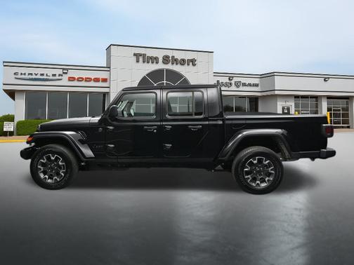 Black Clearcoat 2026 Jeep Gladiator Sahara 4x4