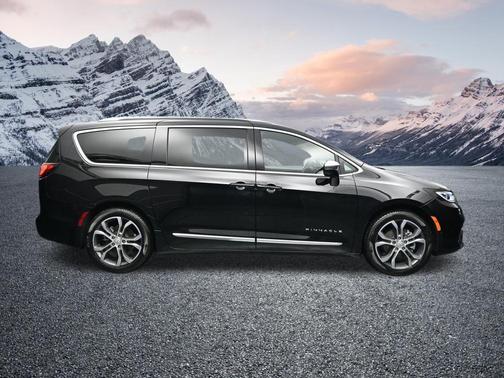 Diamond Black Crystal Pearlcoat 2026 Chrysler Pacifica L