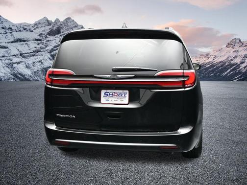 Diamond Black Crystal Pearlcoat 2026 Chrysler Pacifica L