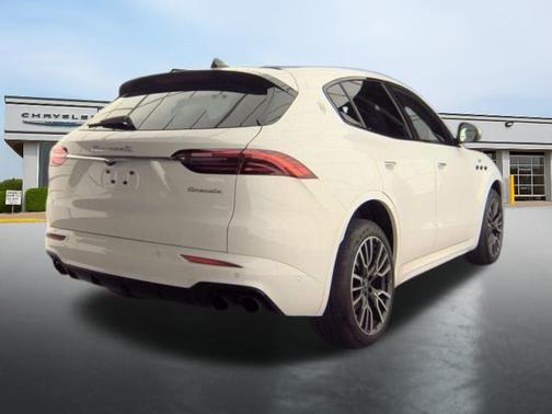 Bianco 2023 Maserati Grecale GT