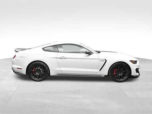 Oxford White 2017 Ford Shelby GT350 Base