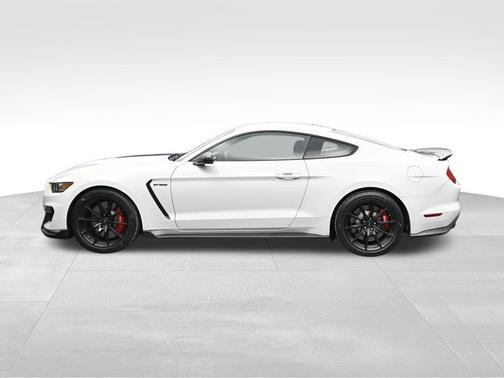 Oxford White 2017 Ford Shelby GT350 Base