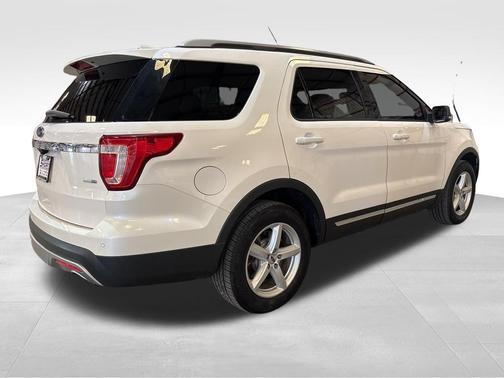 White Platinum 2017 Ford Explorer XLT