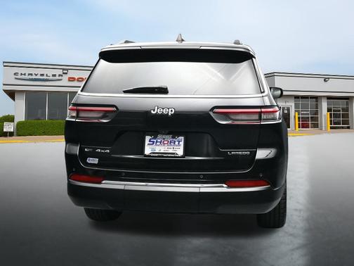 Diamond Black Crystal Pearlcoat 2022 Jeep Grand Cherokee L Laredo