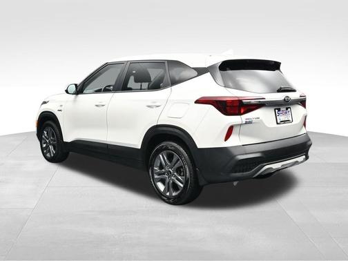 Snow White Pearl 2021 Kia Seltos LX