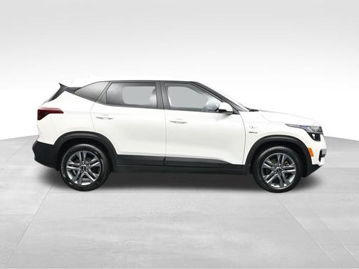 Snow White Pearl 2021 Kia Seltos LX