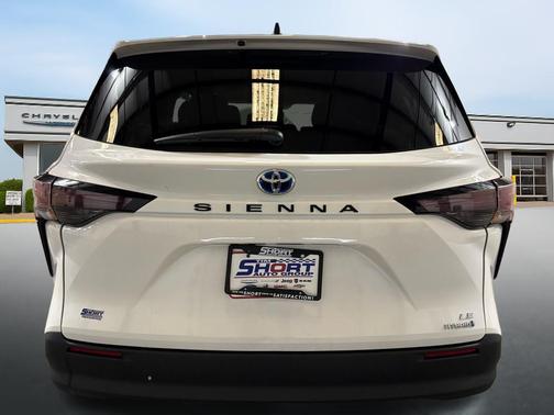 2024 Toyota Sienna LE