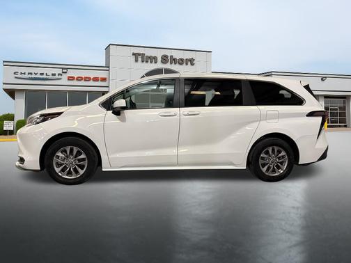 2024 Toyota Sienna LE