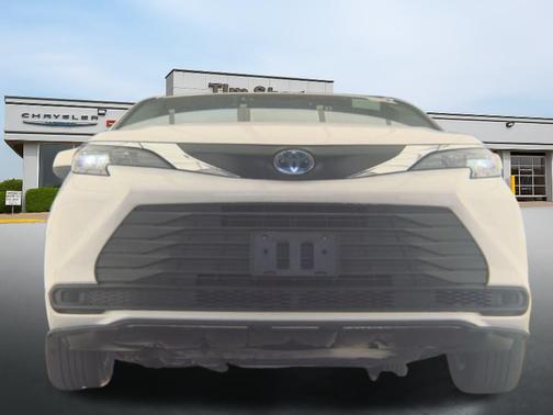 2024 Toyota Sienna LE