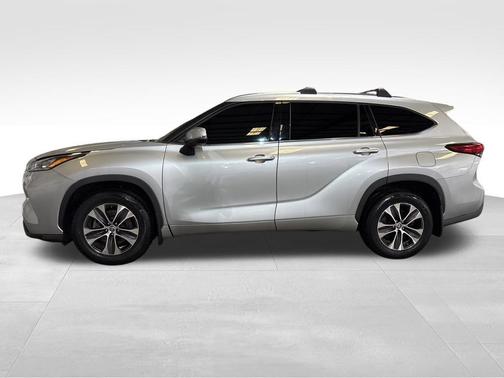 Celestial Silver Metallic 2020 Toyota Highlander XLE