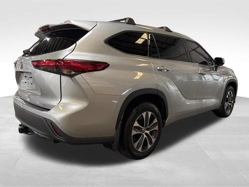 Celestial Silver Metallic 2020 Toyota Highlander XLE