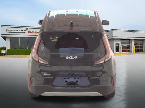 Fusion Black 2025 Kia Soul LX
