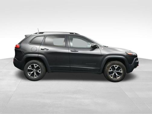 Granite Crystal Metallic Clearcoat 2017 Jeep Cherokee Trailhawk