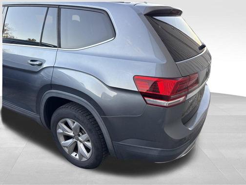 Platinum Gray Metallic 2018 Volkswagen Atlas 3.6L SE