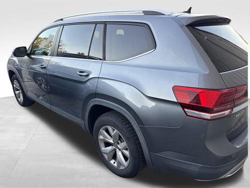 Platinum Gray Metallic 2018 Volkswagen Atlas 3.6L SE
