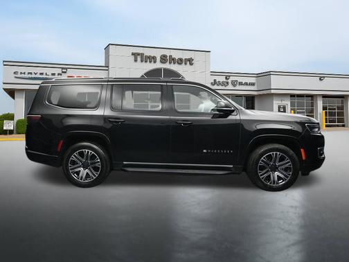 Diamond Black Crystal Pearlcoat 2024 Jeep Wagoneer Series II 4x4