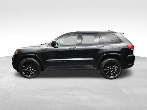 Diamond Black Crystal Pearlcoat 2018 Jeep Grand Cherokee Altitude