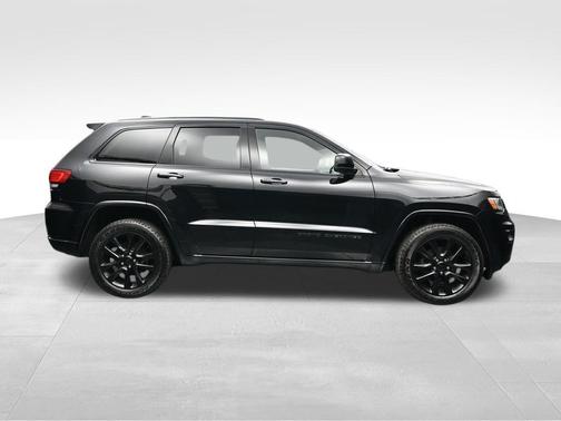 Diamond Black Crystal Pearlcoat 2018 Jeep Grand Cherokee Altitude