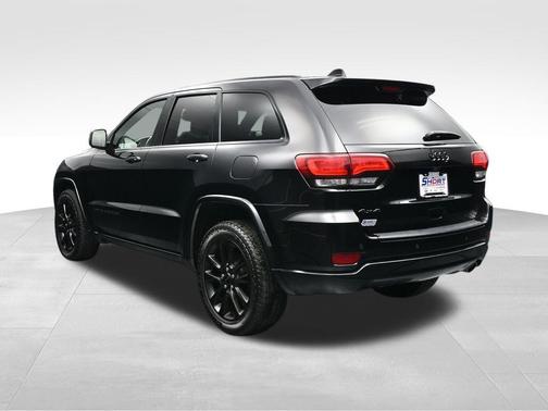 Diamond Black Crystal Pearlcoat 2018 Jeep Grand Cherokee Altitude